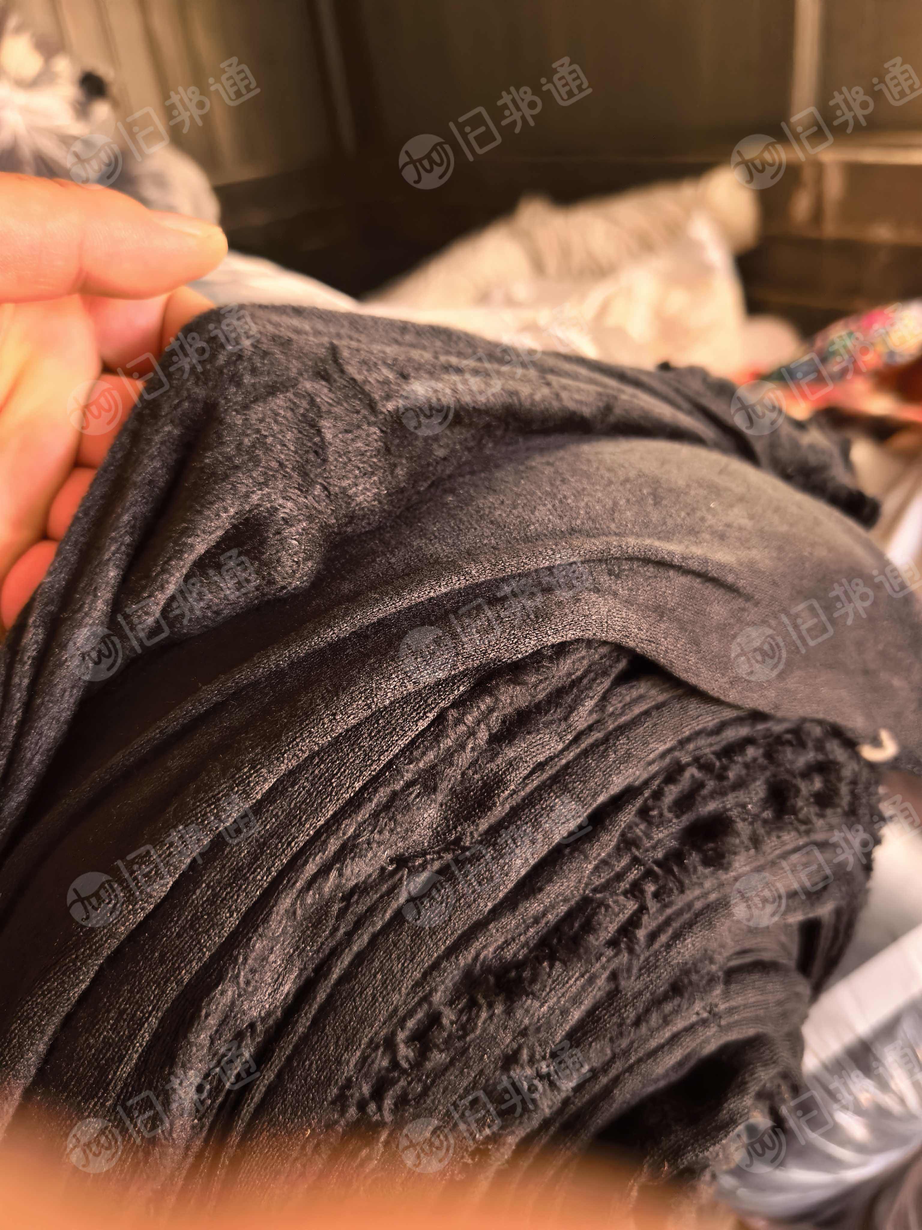 出售库存布，库存绒布，北极绒和仿超柔，北极绒门幅185克重120，有3吨，仿超有8吨，货在山东临沂