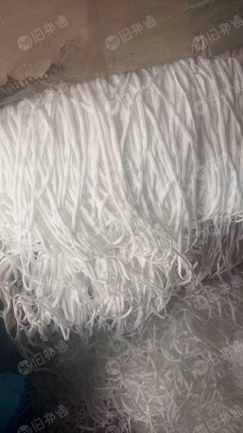 长期出售口罩厂下来的耳绳，涤锦复合材质的，可以开花用，现货20多吨，货在湖北仙桃