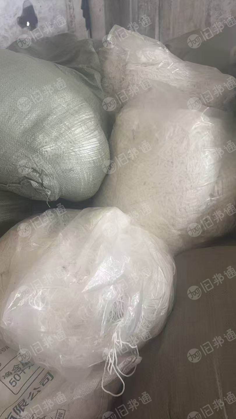 长期出售口罩厂下来的耳绳，涤锦复合材质的，可以开花用，现货20多吨，货在湖北仙桃
