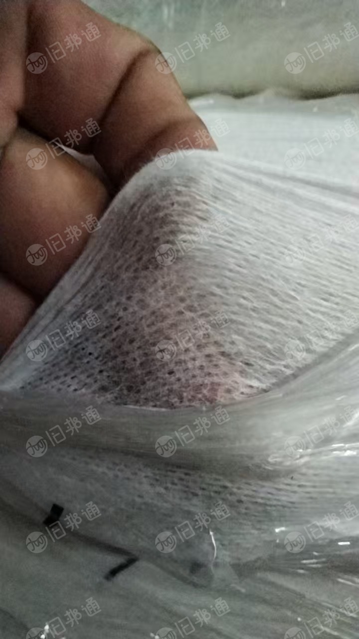 出售无纺布边角料，有sms,珍珠纹，平纹，可冲散的，现货有8吨，货在湖北仙桃