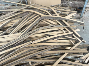 大量收购大棚上下来的蜂窝纸