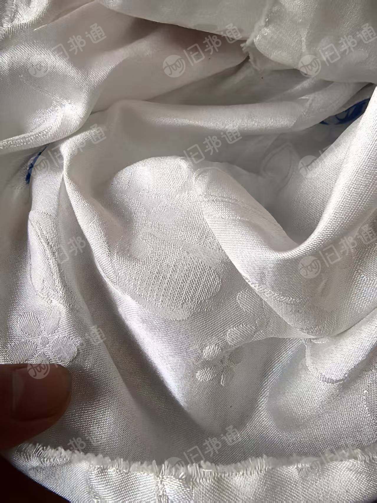 出售服装面料，涤棉胚布，涤棉库存布，正品布，现货一万米，门幅1米6