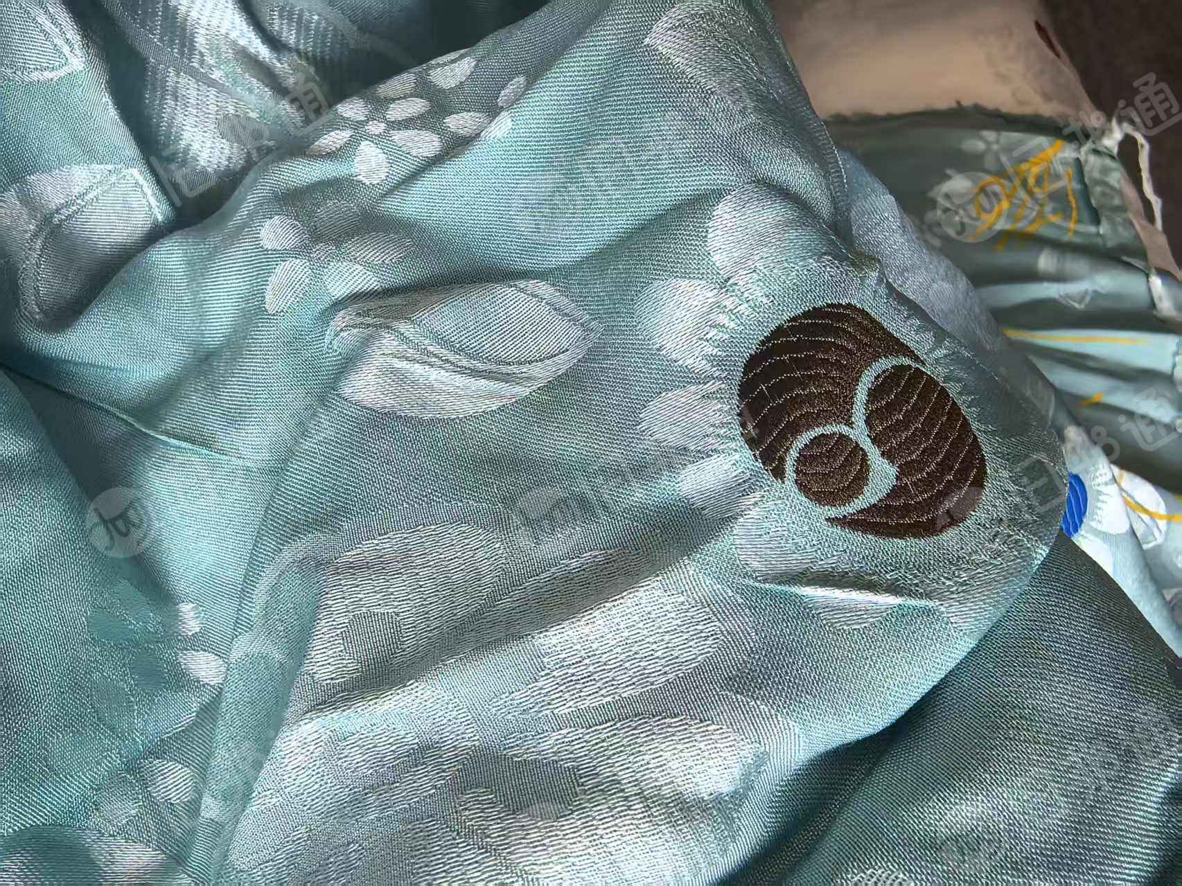 出售服装面料，涤棉胚布，涤棉库存布，正品布，现货一万米，门幅1米6