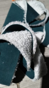 长期出售涤纶复合布，涤氨复合布，毛毛是涤纶，布是氨纶，货在山东青岛即墨