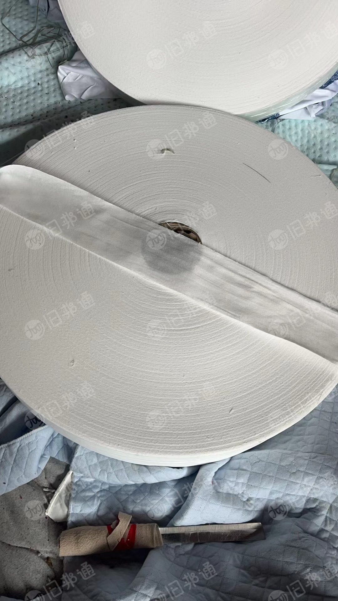 长期出售布条，一面白棉布一面衬布，可以做布条，现货16吨左右，货在山东青岛