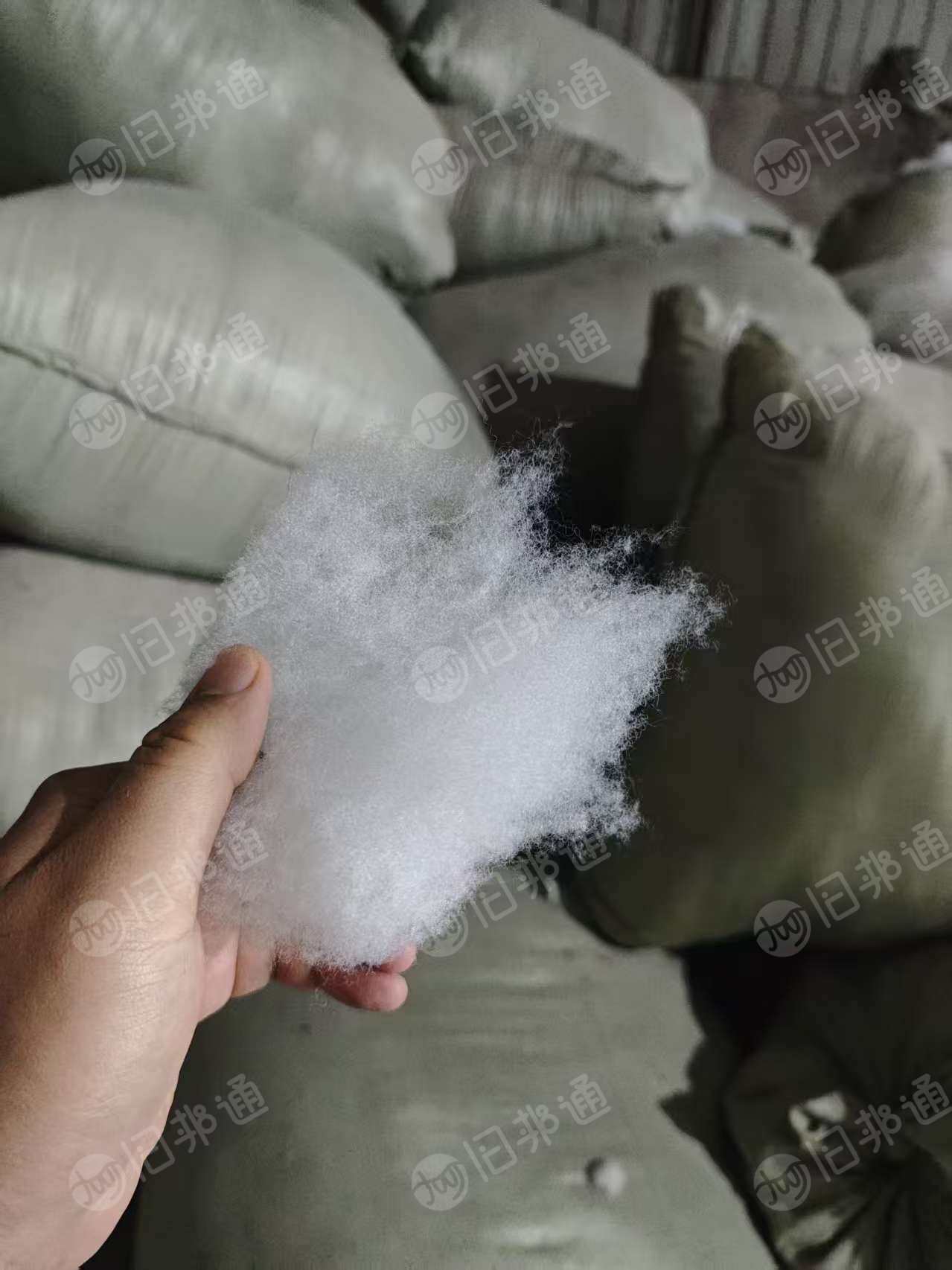 出售睡衣撕下来的丝棉，丝棉下脚料，现货有2吨左右，货在安徽阜阳