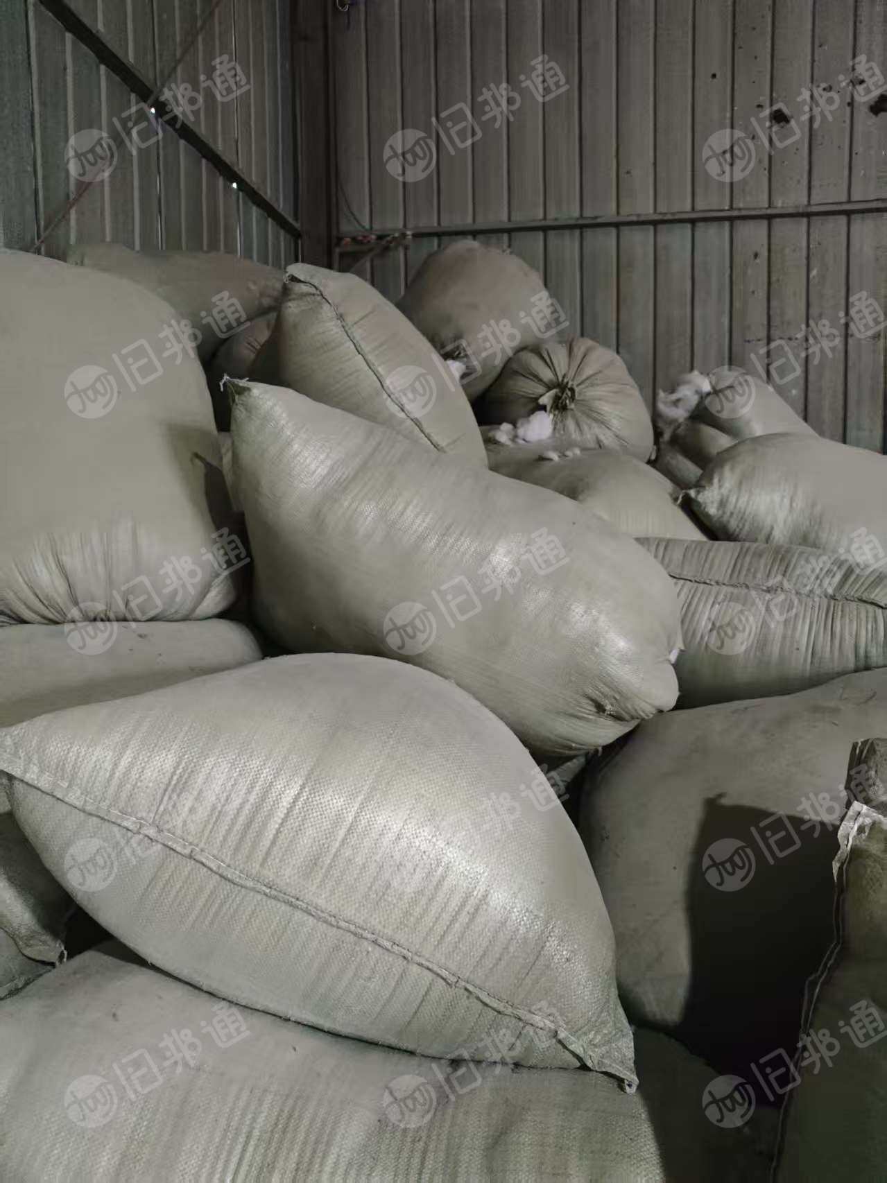 出售睡衣撕下来的丝棉，丝棉下脚料，现货有2吨左右，货在安徽阜阳