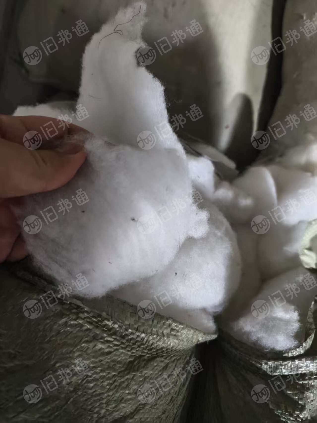 出售睡衣撕下来的丝棉，丝棉下脚料，现货有2吨左右，货在安徽阜阳