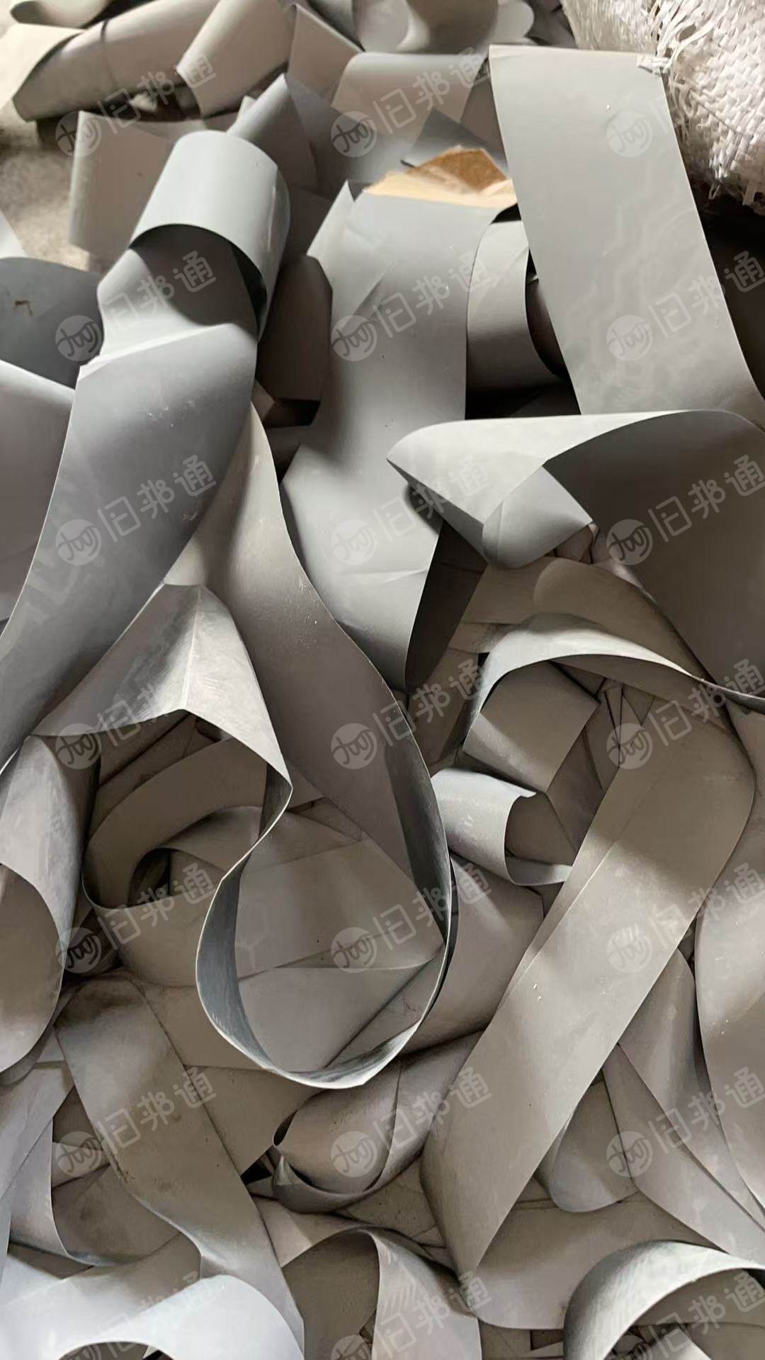 出售PVC废塑料，PVC膜跟PVC革料统货一起出，现货7吨左右