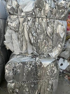 出售铝塑膜，含铝50%左右，pet12微米，al7微米，现货10吨多