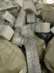 长期出售pet吸塑盒废料，带标签