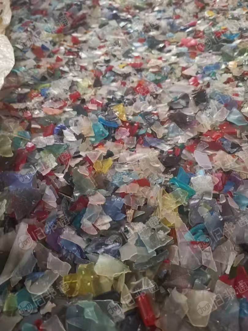 出售PC破碎料，生活料下来的，有透明的有花透的，透明的冲击70，现货50吨