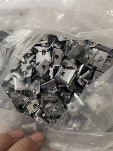 出售门窗上的锁点和执手，都是新的，有几百个，长期有货