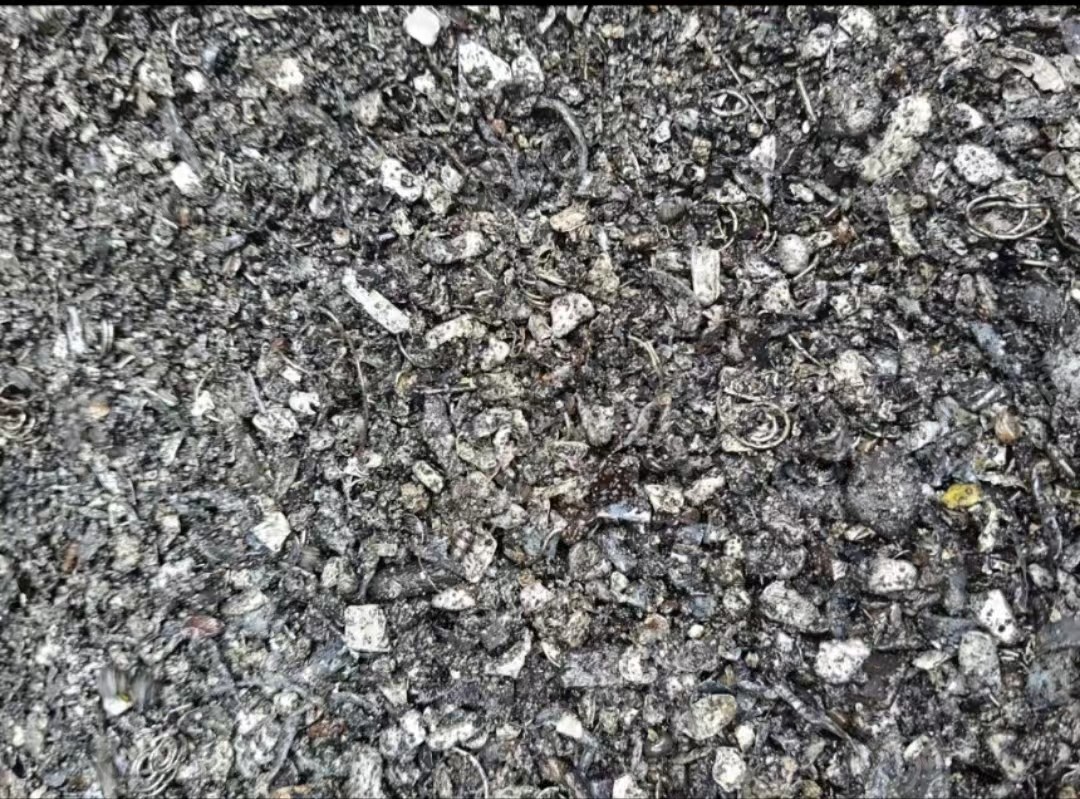 出售油漆厂下来的铝废料，含不锈钢，月供20吨左右