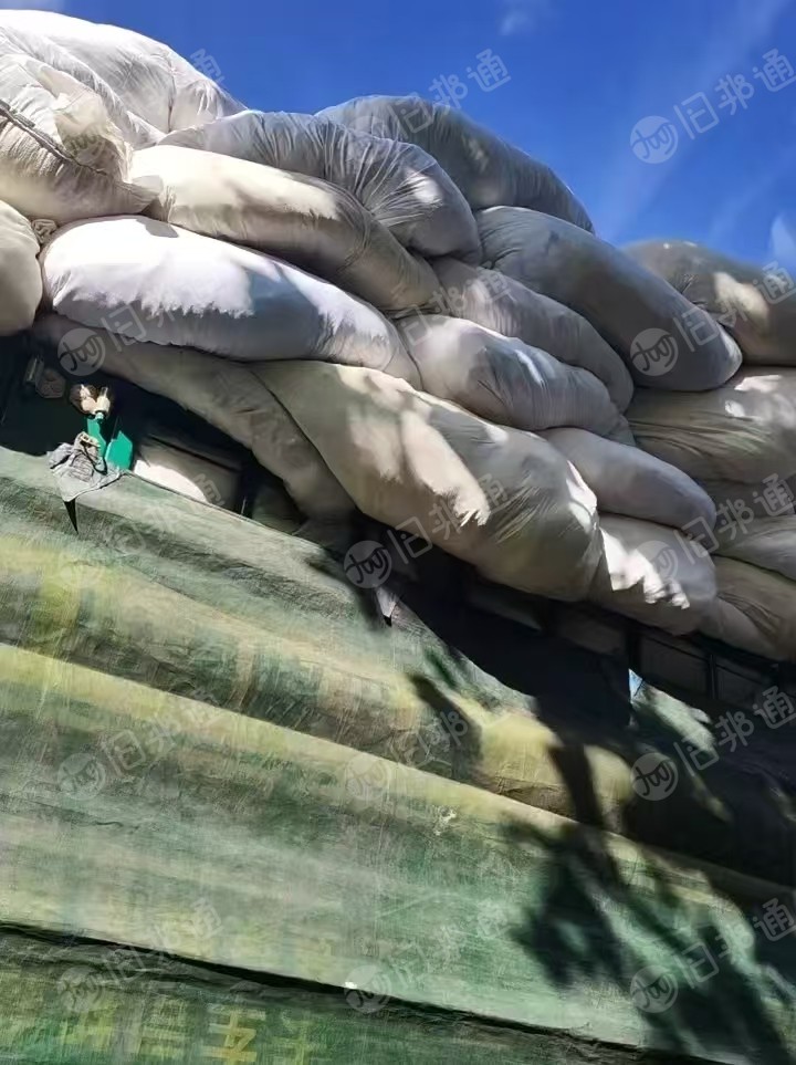 长期出售旧衣服大白，黑料，大白一个半月有20吨，黑料月供2车9米6，厂在山东威海