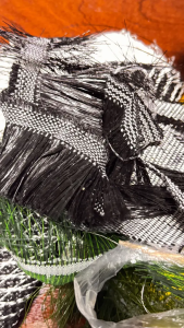 长期出售生产煤矿工程尼龙布公司下来的纺织废料，废布，废丝，月供10吨左右，货在山东济宁