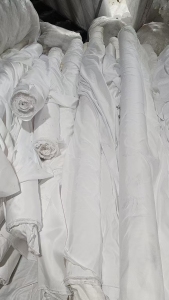 出售春亚纺卷布，可以做口袋布和抱枕，现货有5吨，货在江苏苏州