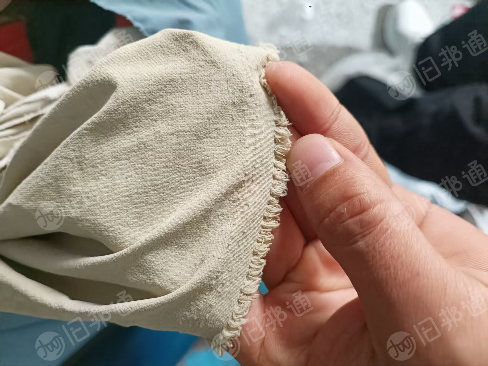 出售尼龙废布，锦纶废布，大布块，含氨纶5%左右，现货有20吨，货在江苏苏州