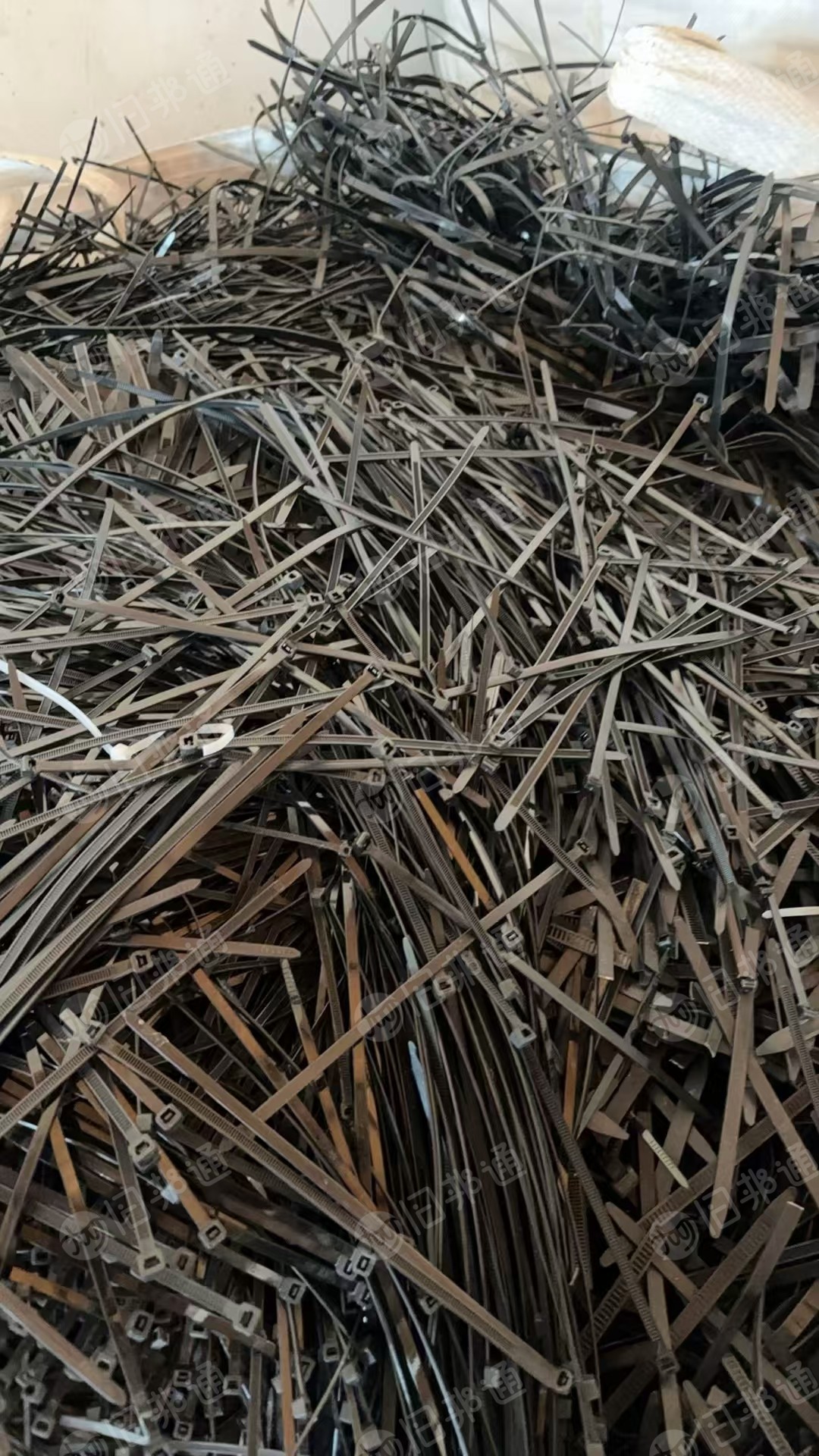 出售尼龙扎带毛料，现货六米八一车