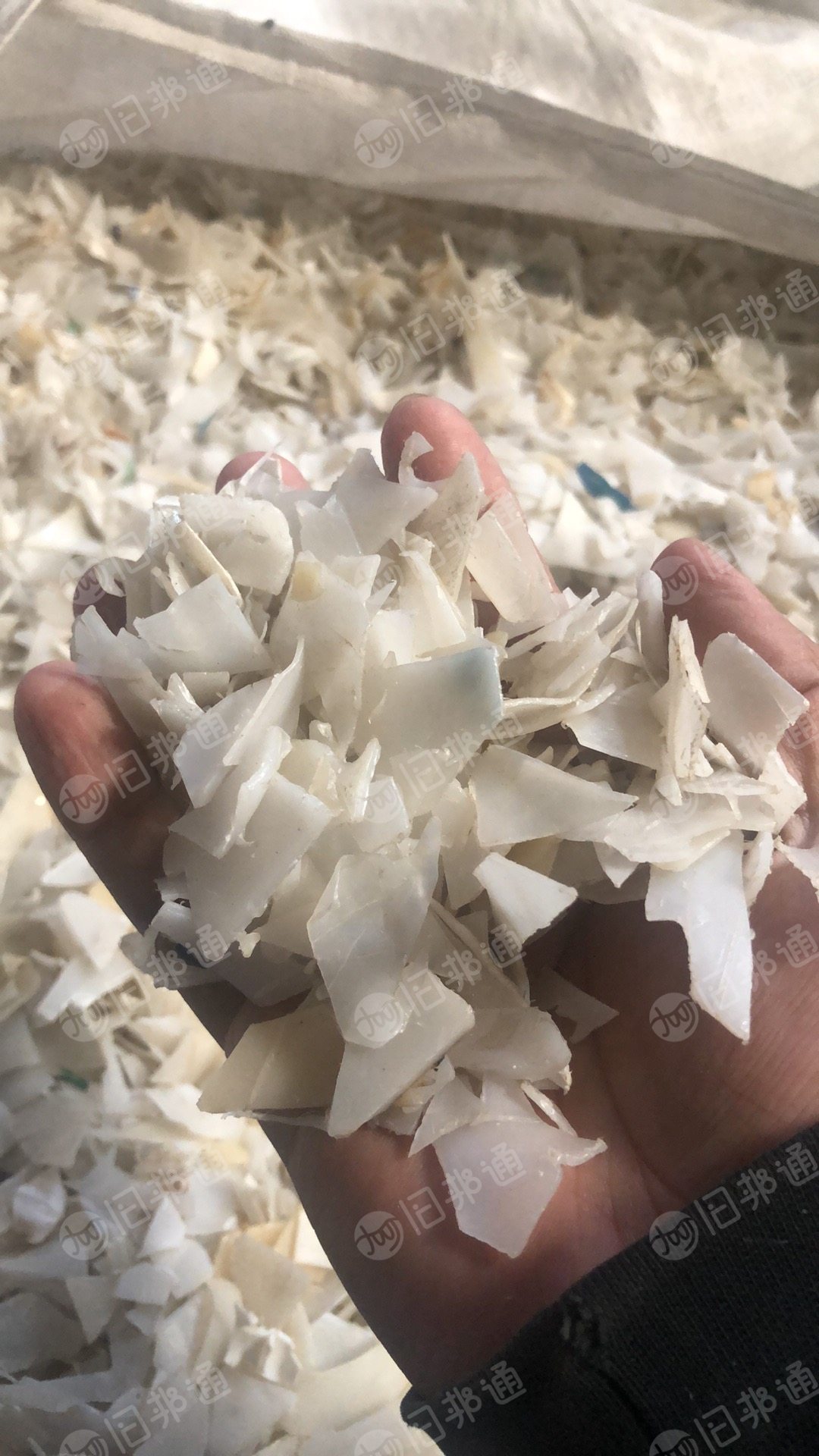 出售大白和小蓝桶破碎料