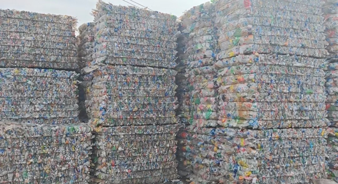 常年出售PET瓶砖，聚酯瓶砖