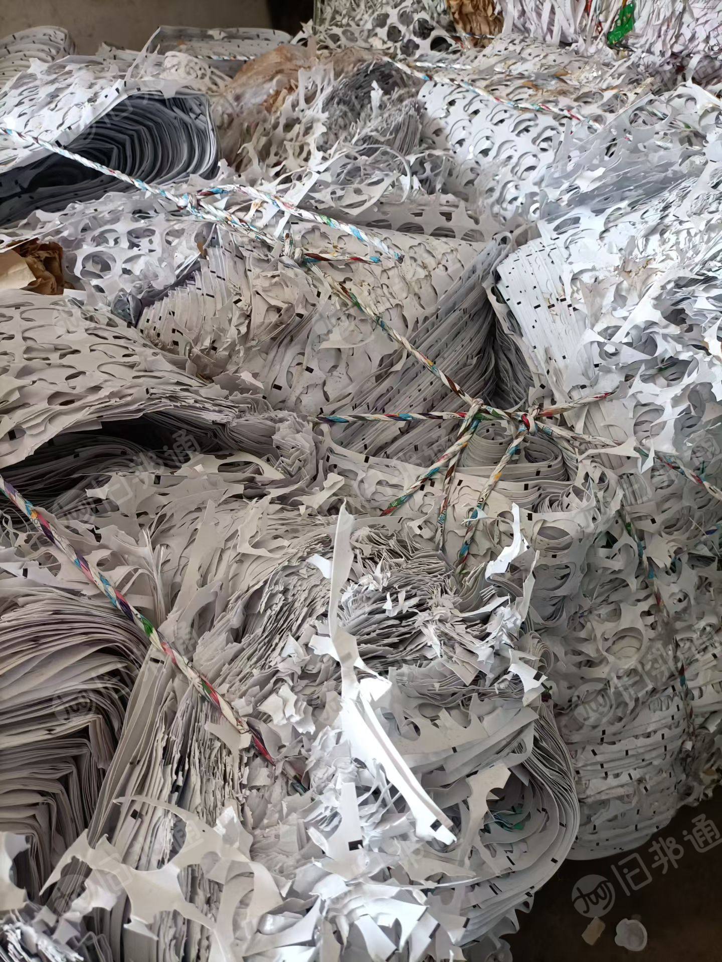 出售PET复合PVC厚片，一车9.6米，白菜价200元一吨