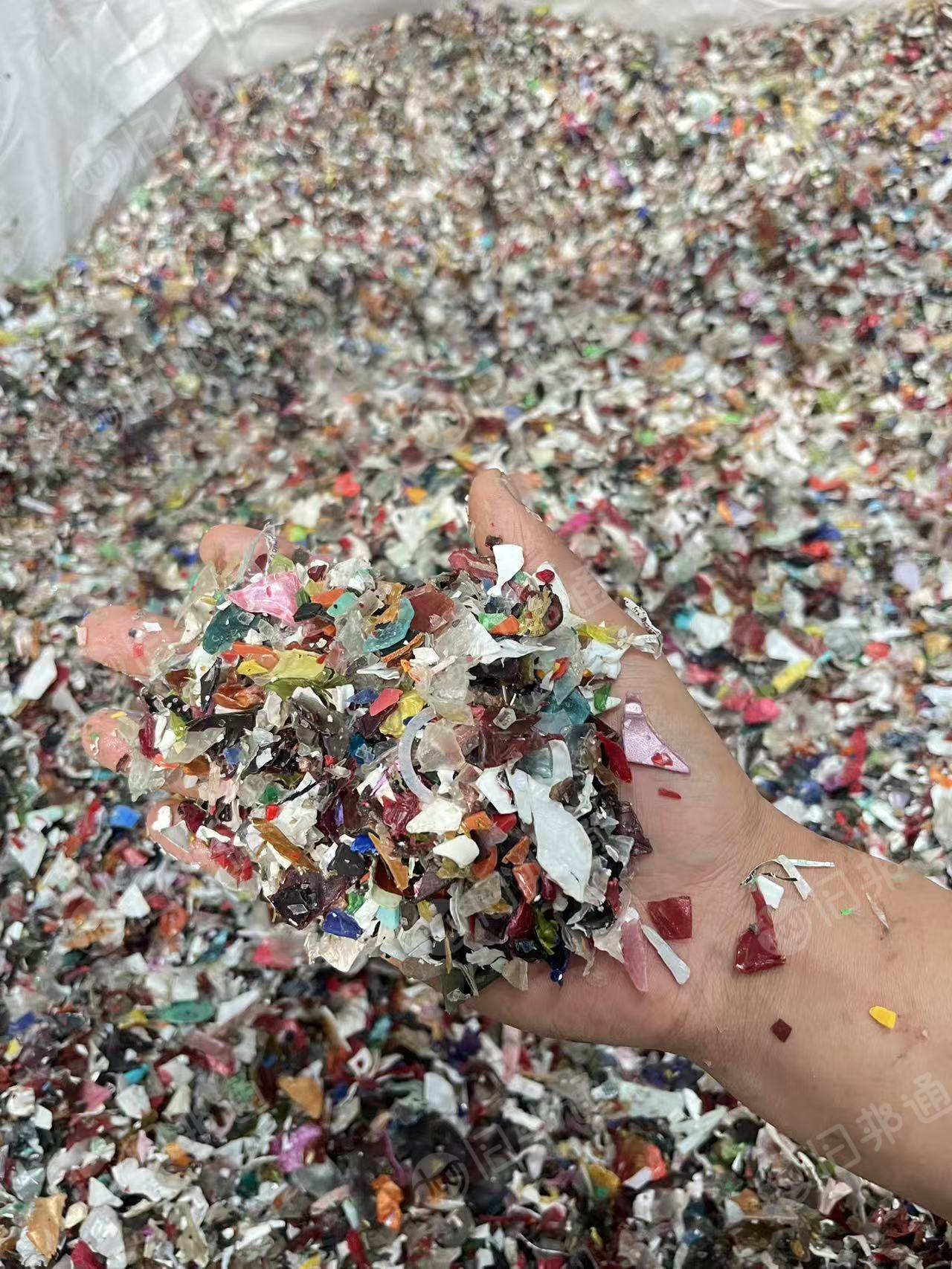 大量出售杂色pet破碎料，冷洗片，现货一百多吨