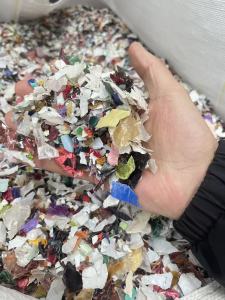 大量出售杂色pet破碎料，冷洗片，现货一百多吨