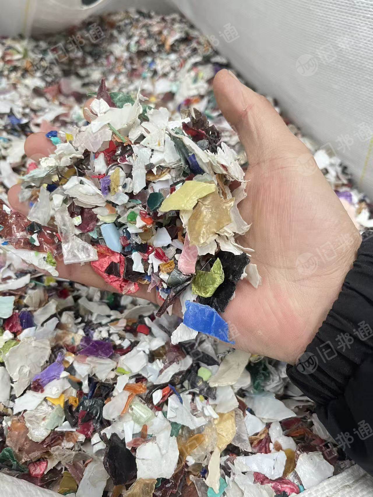 大量出售杂色pet破碎料，冷洗片，现货一百多吨