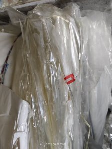 大量出售PET重胶膜废料，有黑色和白色两种，黑色的大概100吨左右
