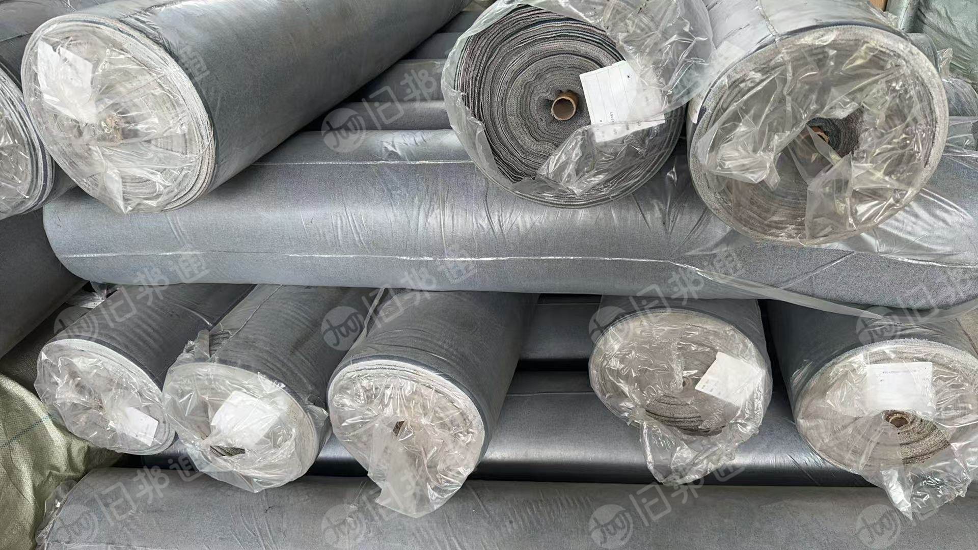 长期出售牛仔布裁下来的牛仔布边，牛仔布块，宽度在30-40cm左右，现货几万米