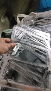 出售PC薄片，汽车仪表和内饰件下来的，厚度0.25~0.5，不阻燃，现货60吨左右