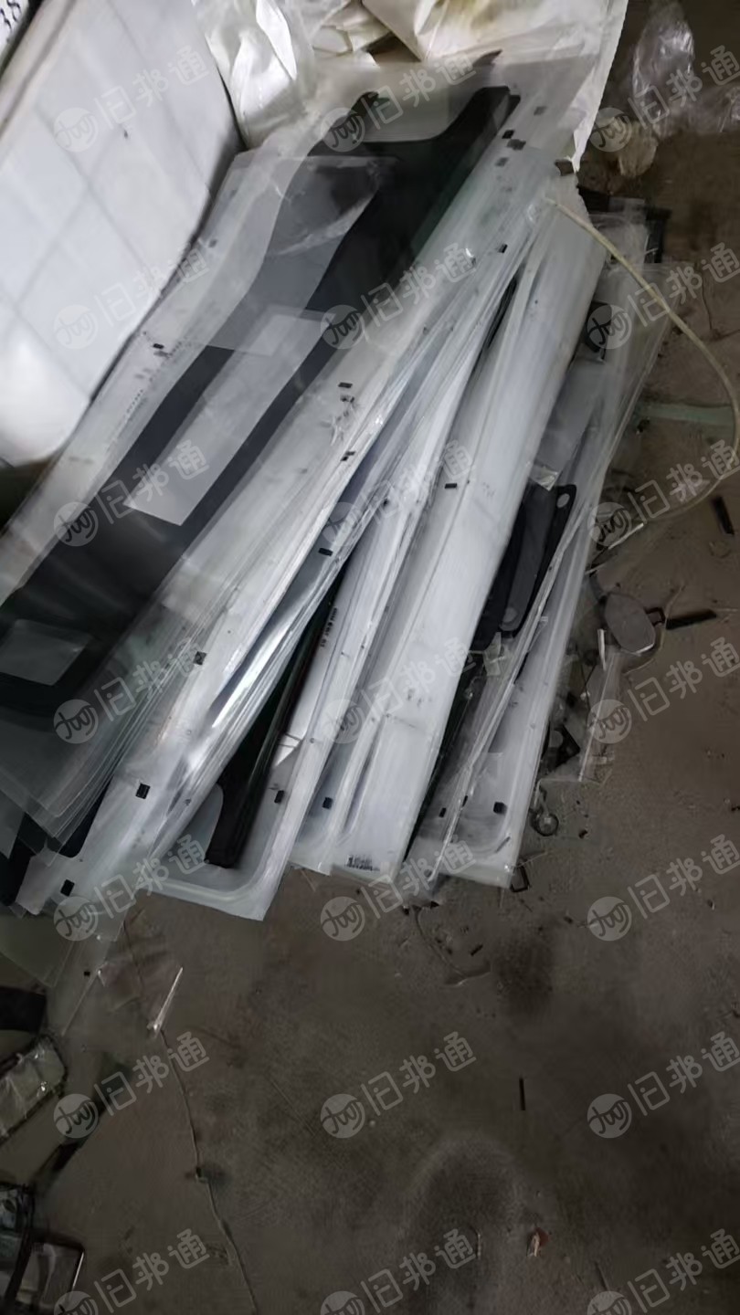 出售PC薄片，汽车仪表和内饰件下来的，厚度0.25~0.5，不阻燃，现货60吨左右