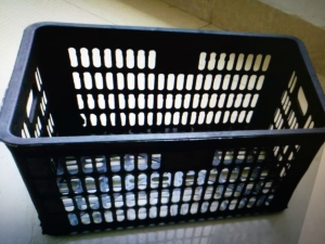 出售PP水果筐毛料，沉水，月供100吨