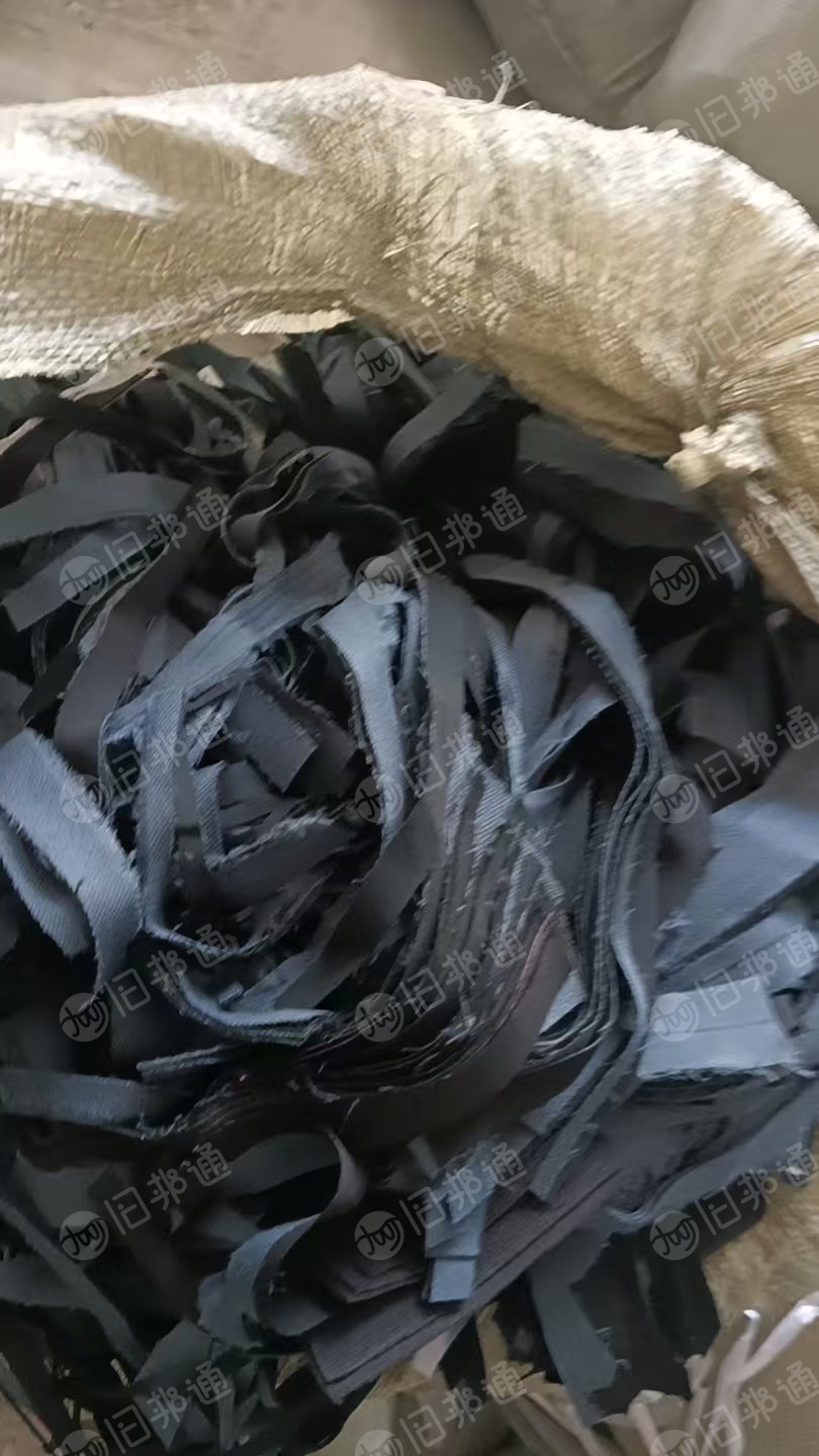 长期出售碎布统货,服装厂裁下来的,西装料休闲裤衬衫料,每个月300吨,货在广东汕尾