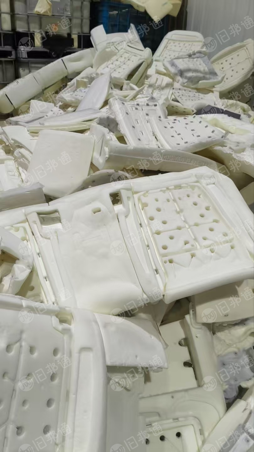 长期出售汽车座椅海绵，没有压包的，现货有13米一车，在广东汕尾