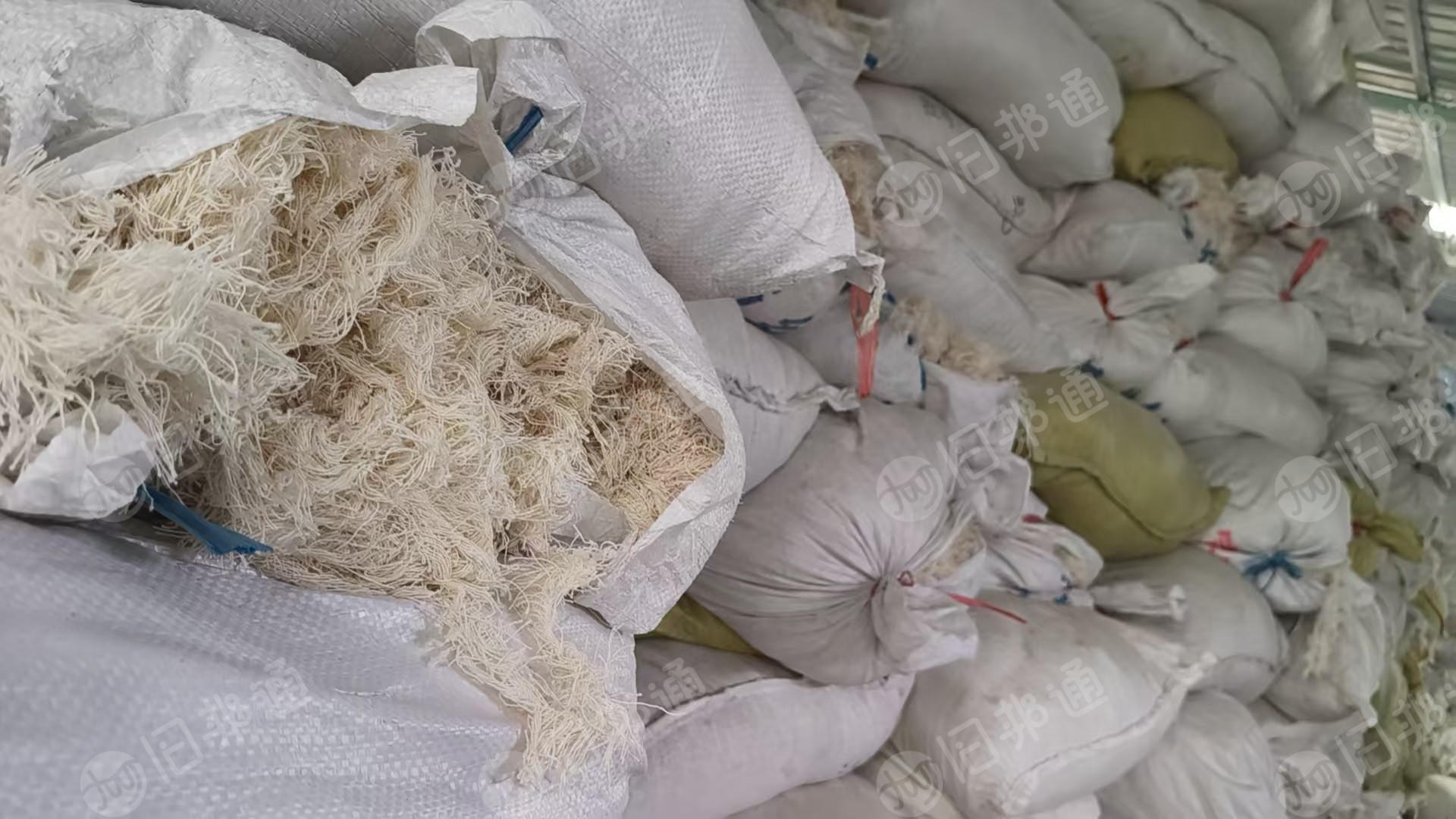 长期出售cvc废料,含棉70%左右,布边纱有十几吨,浆纱有二十几吨,在湖北襄阳