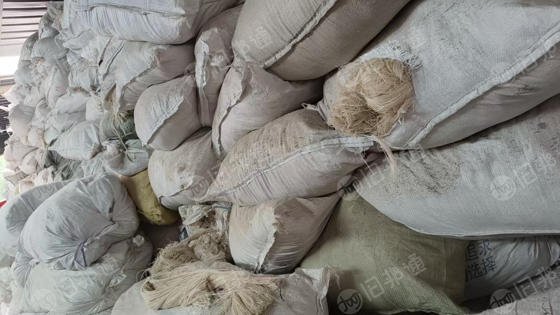 长期出售cvc废料,含棉70%左右,布边纱有十几吨,浆纱有二十几吨,在湖北襄阳