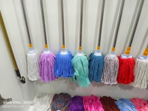 长期出售成品拖把，木杆圆头宽头拖把、，不锈钢杆圆宽头拖把，尘推及各种款式拖把，在河北保定