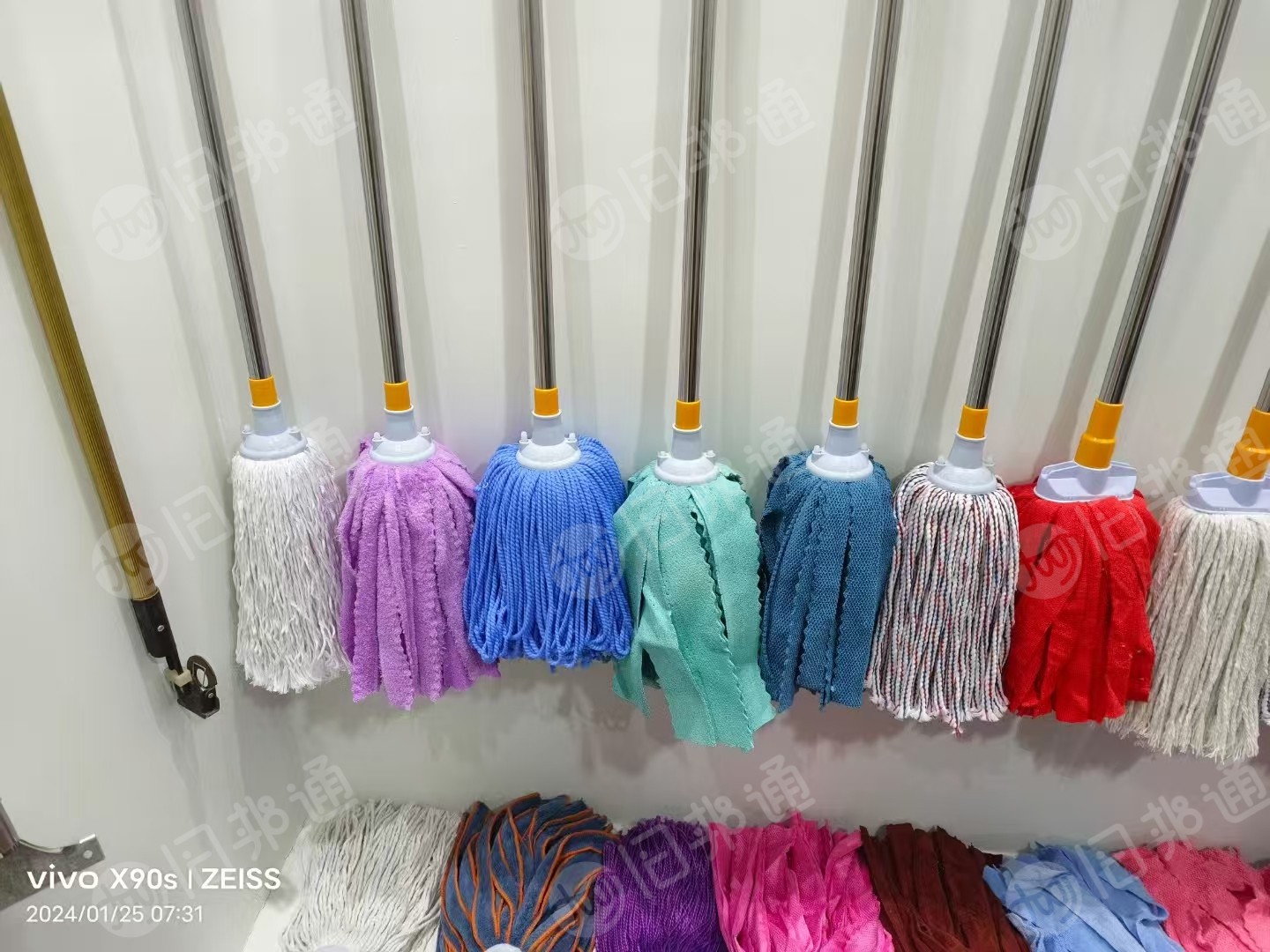 长期出售成品拖把，木杆圆头宽头拖把、，不锈钢杆圆宽头拖把，尘推及各种款式拖把，在河北保定