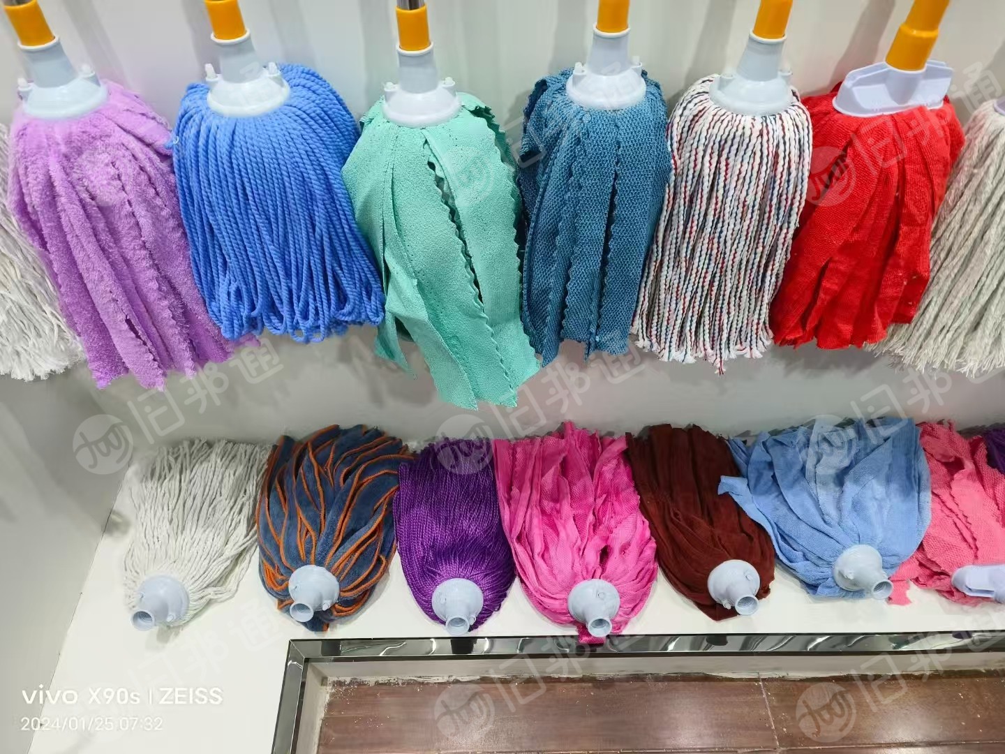 长期出售成品拖把，木杆圆头宽头拖把、，不锈钢杆圆宽头拖把，尘推及各种款式拖把，在河北保定