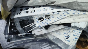 长期出售pc片材废料，散的卷的都有，带胶带油墨