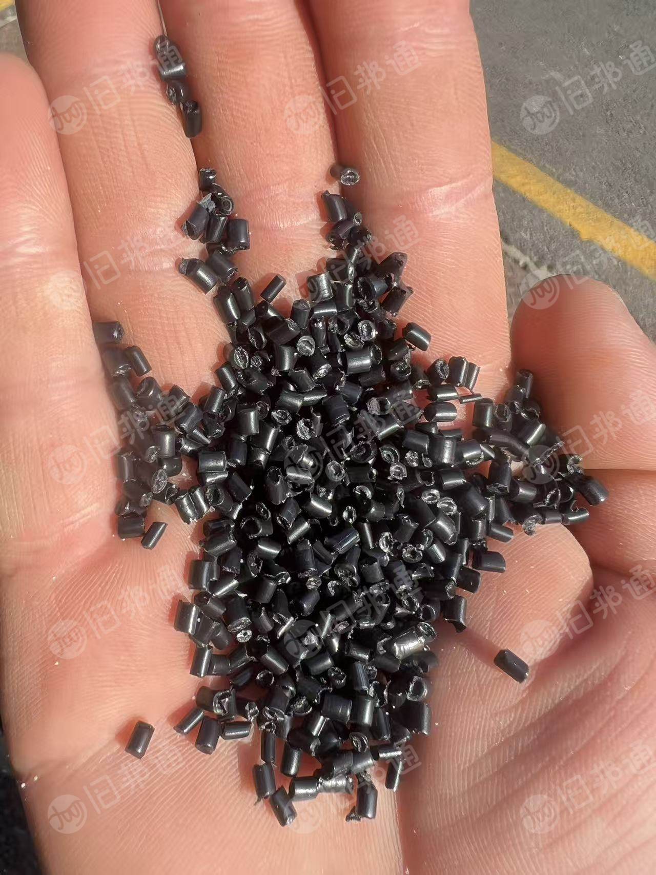 长期出售黑色的pp无纺布颗粒，pp颗粒，全漂的，过60目，可注塑用，现货60吨，货在江苏扬州