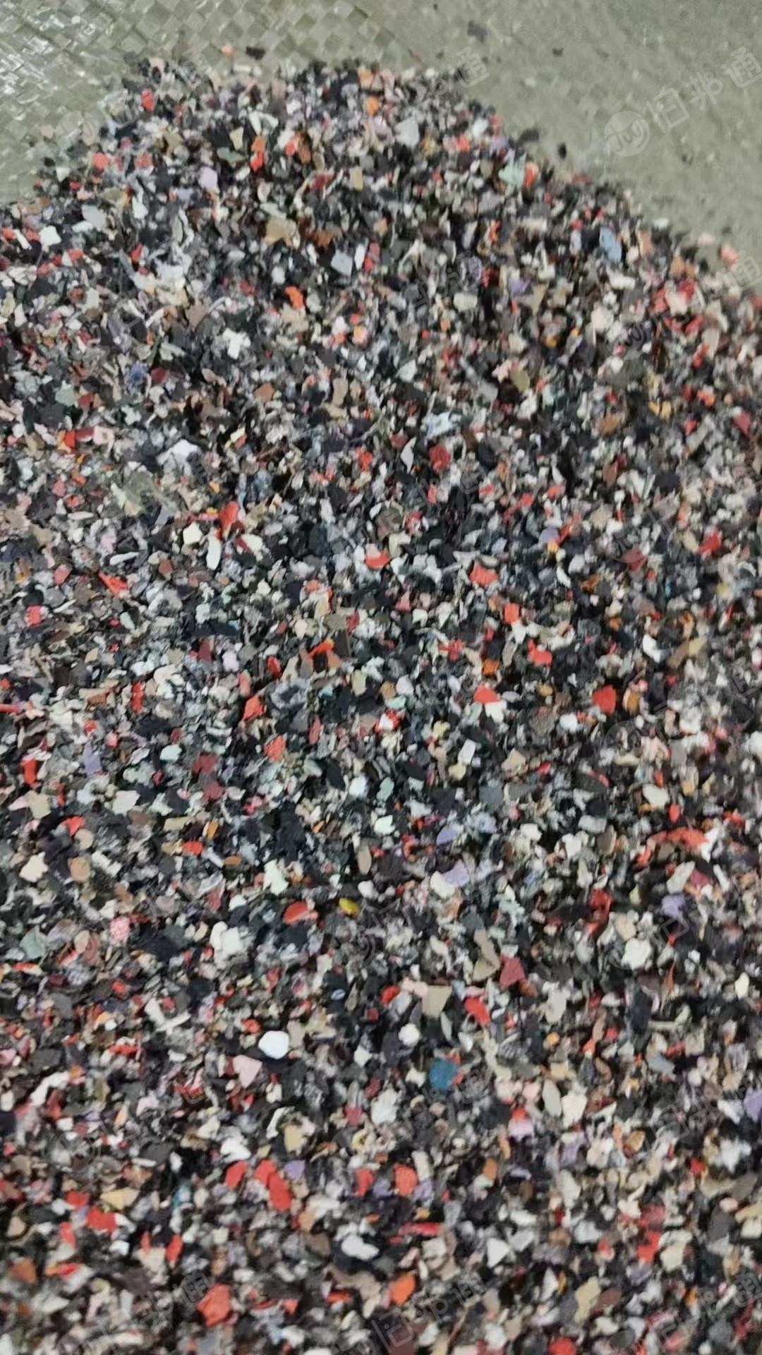 常年出售PVC吹毛料，杂黑色，做鞋底用，月供200吨