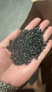 大量出售加纤PC颗粒，马来西亚进口货，现货250吨左右，月供100-200吨