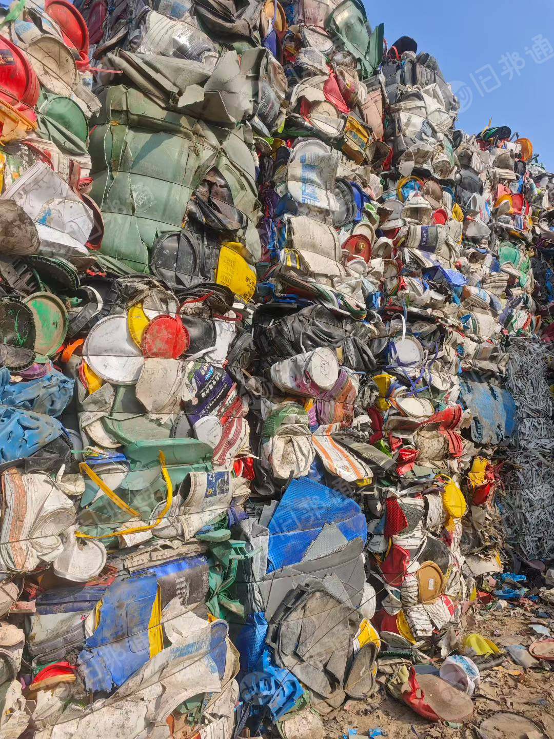 长期出售分色丙压块，白丙压块，涂料桶压块，花口杯压块