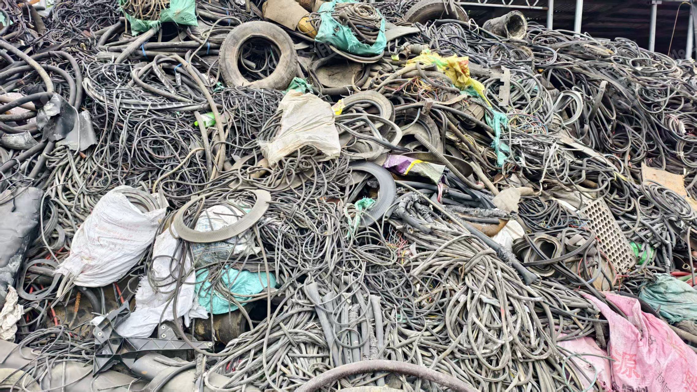 出售黑色橡胶炼油料