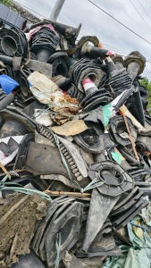 出售黑色橡胶锥筒废料