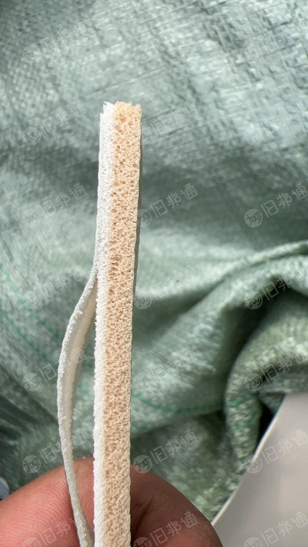 长期出售pvc，pu废料，人造革废料，家居革，汽车革下来的，月供30多吨，在江苏南通