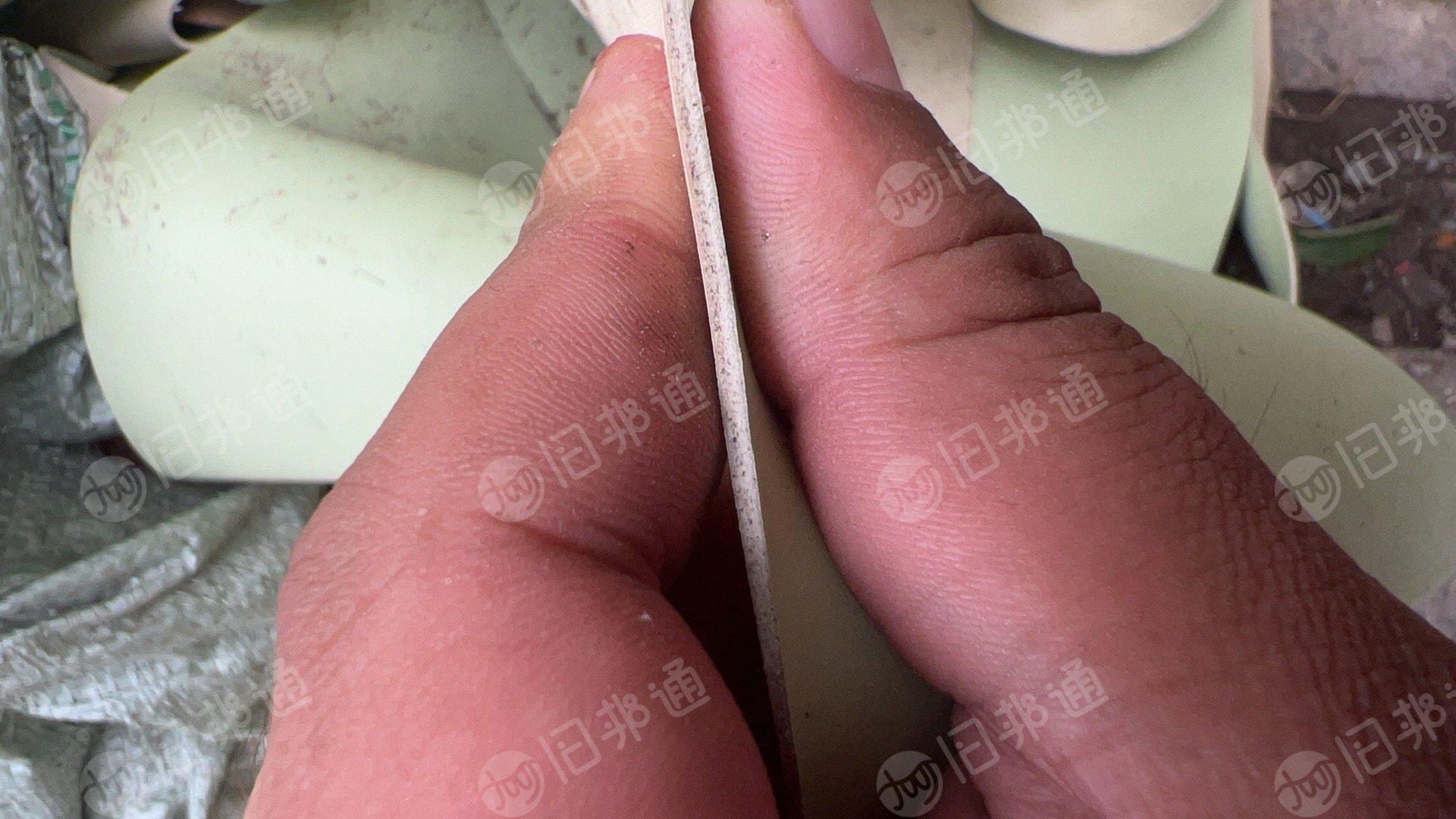 长期出售pvc，pu废料，人造革废料，家居革，汽车革下来的，月供30多吨，在江苏南通